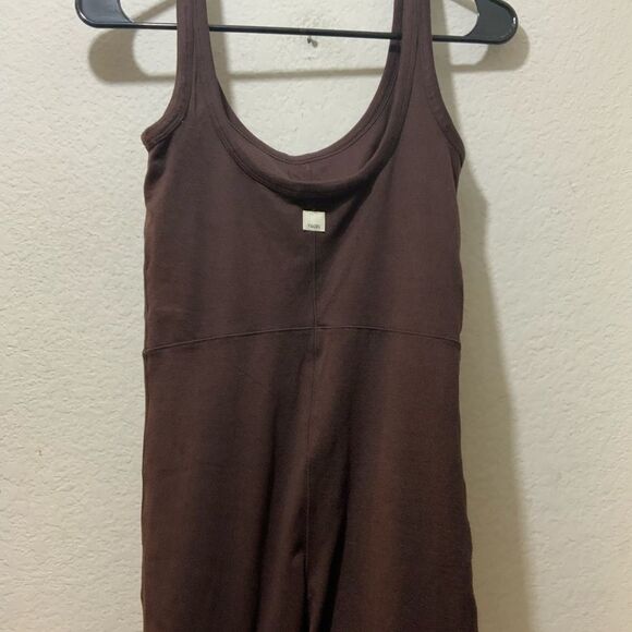 NWOT Vuori Hslo Essential Jumpsuit  Color is Mahogany Heather / dark brown - Picture 4 of 4